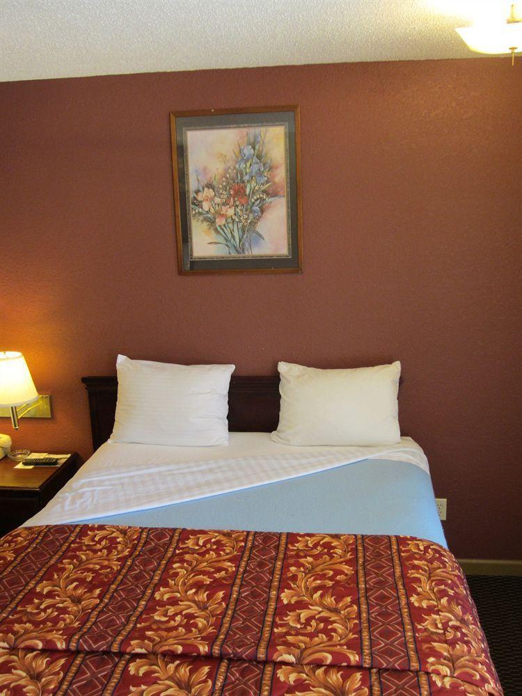 First Western Inn - Fairmont City Exteriér fotografie