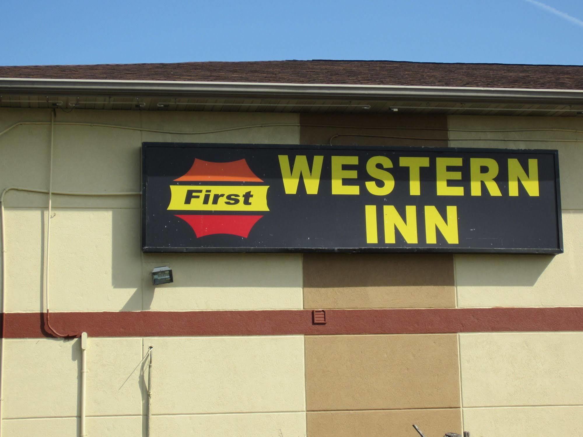 First Western Inn - Fairmont City Exteriér fotografie